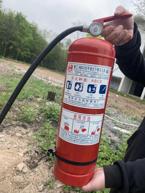 守护绿色家园，预防森林火灾 消防器材全指南